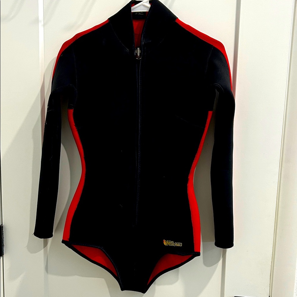 Fathom Seaflex Women's Wetsuit in black and red |Size M/L